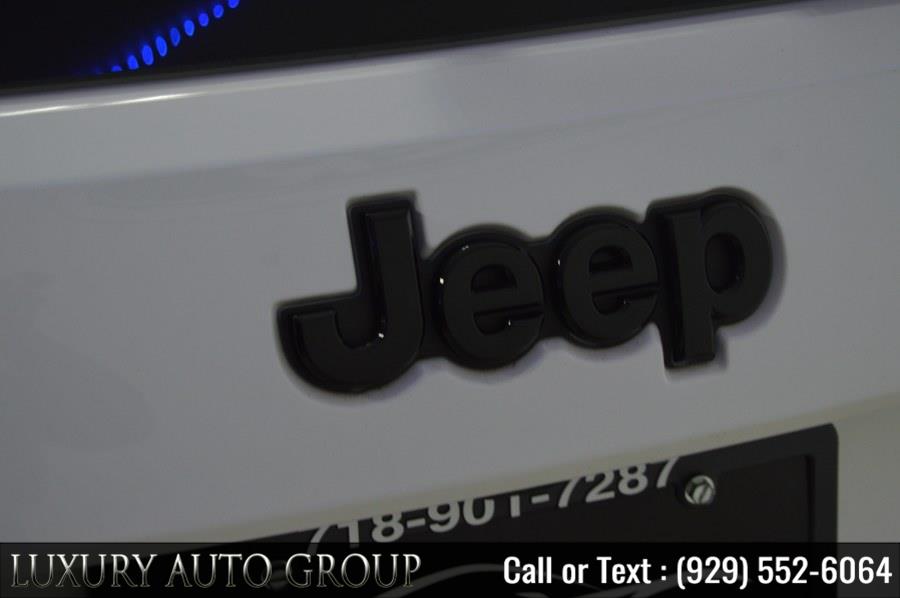 2015 Jeep Grand Cherokee 4WD 4dr Altitude, available for sale in Bronx, New York | Luxury Auto Group. Bronx, New York 2015 Jeep Grand Cherokee 4WD 4dr Altitude, available for sale in Bronx, New York | Luxury Auto Group. Bronx, New York