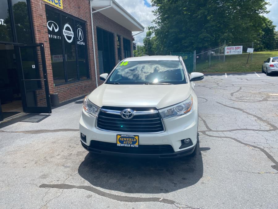 Used Toyota Highlander AWD 4dr V6 LE (Natl) 2016 | Newfield Auto Sales. Middletown, Connecticut