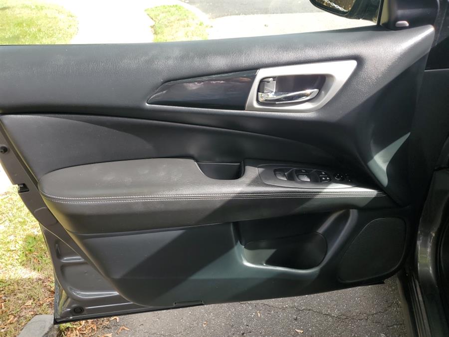 Used Nissan Pathfinder 4x4 SL 2019 | L.I. Auto Gallery. Islip, New York Used Nissan Pathfinder 4x4 SL 2019 | L.I. Auto Gallery. Islip, New York