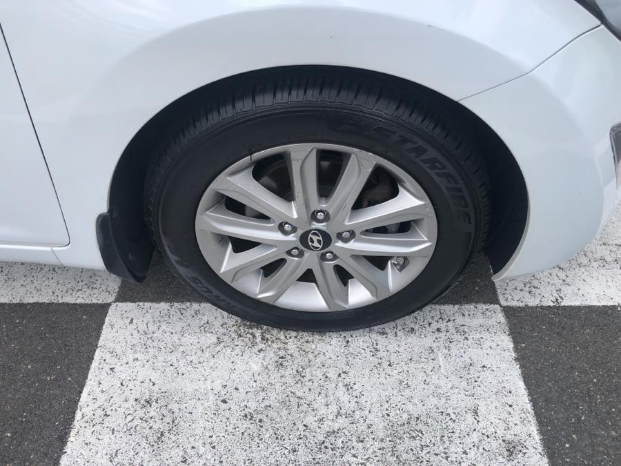 2015 Hyundai Elantra 4dr Sdn Auto SE, available for sale in Waterbury, Connecticut | National Auto Brokers, Inc.. Waterbury, Connecticut 2015 Hyundai Elantra 4dr Sdn Auto SE, available for sale in Waterbury, Connecticut | National Auto Brokers, Inc.. Waterbury, Connecticut