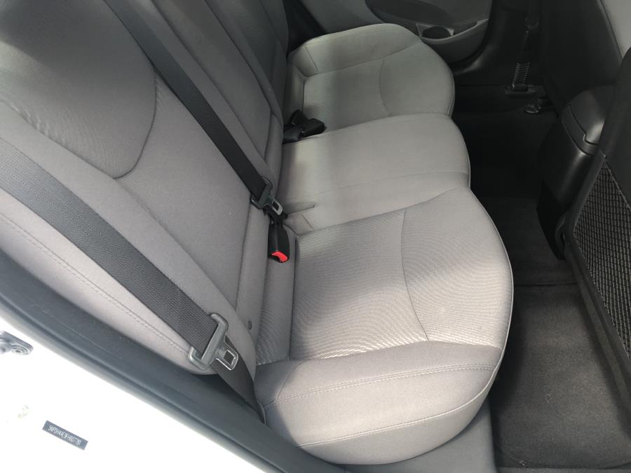 2015 Hyundai Elantra 4dr Sdn Auto SE, available for sale in Waterbury, Connecticut | National Auto Brokers, Inc.. Waterbury, Connecticut 2015 Hyundai Elantra 4dr Sdn Auto SE, available for sale in Waterbury, Connecticut | National Auto Brokers, Inc.. Waterbury, Connecticut
