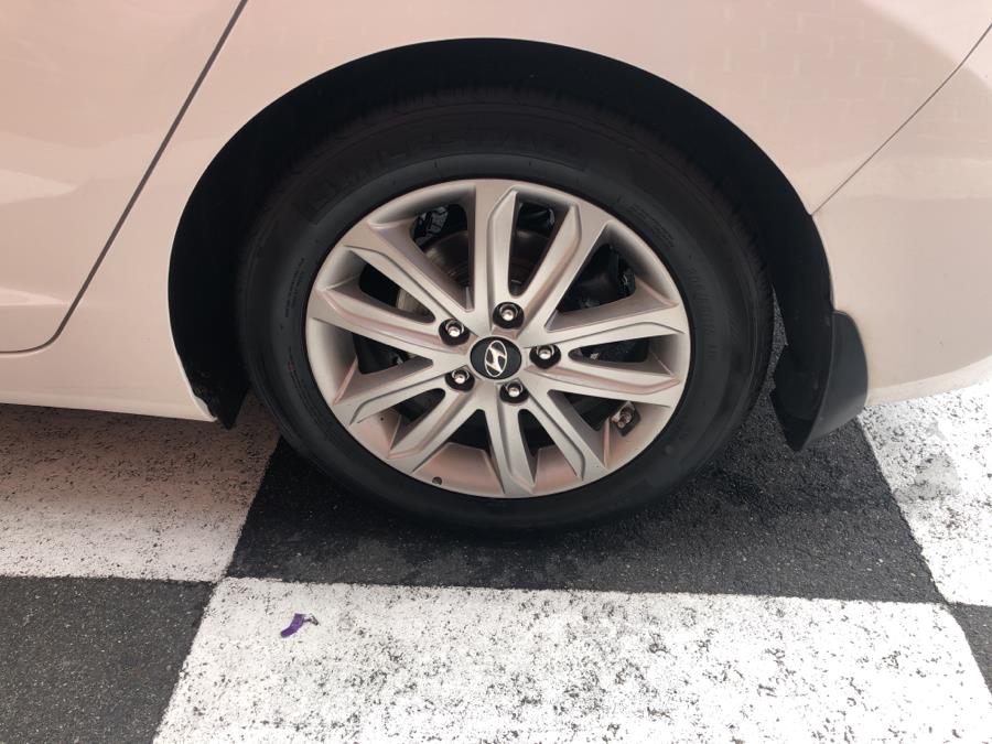 2015 Hyundai Elantra 4dr Sdn Auto SE, available for sale in Waterbury, Connecticut | National Auto Brokers, Inc.. Waterbury, Connecticut 2015 Hyundai Elantra 4dr Sdn Auto SE, available for sale in Waterbury, Connecticut | National Auto Brokers, Inc.. Waterbury, Connecticut