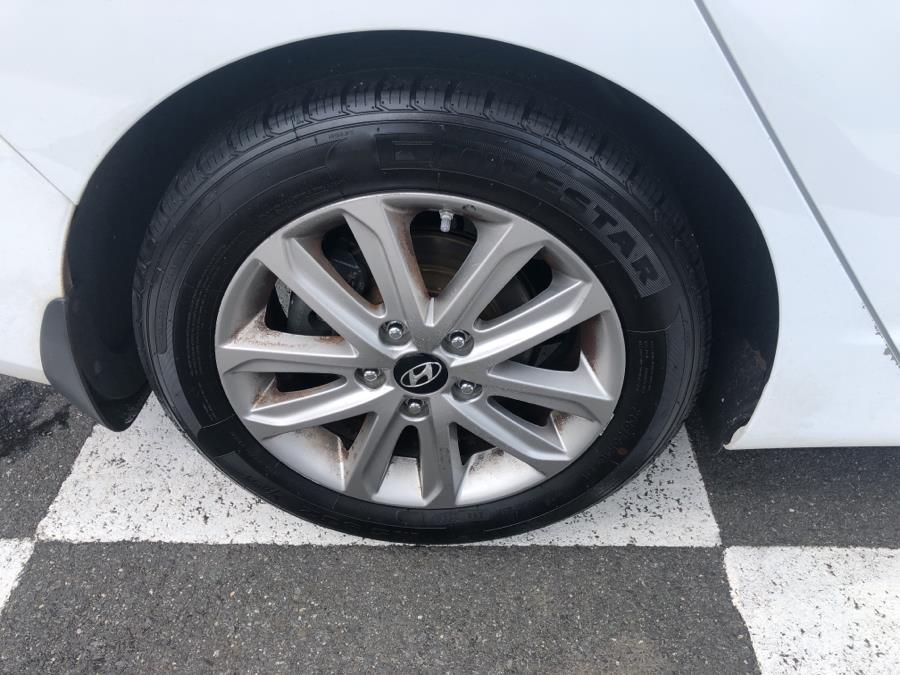 2015 Hyundai Elantra 4dr Sdn Auto SE, available for sale in Waterbury, Connecticut | National Auto Brokers, Inc.. Waterbury, Connecticut 2015 Hyundai Elantra 4dr Sdn Auto SE, available for sale in Waterbury, Connecticut | National Auto Brokers, Inc.. Waterbury, Connecticut