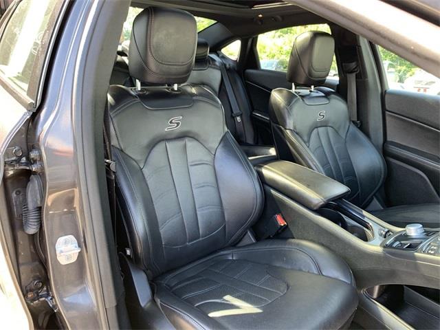 2015 Chrysler 200 S, available for sale in Stratford, Connecticut | Wiz Leasing Inc. Stratford, Connecticut 2015 Chrysler 200 S, available for sale in Stratford, Connecticut | Wiz Leasing Inc. Stratford, Connecticut