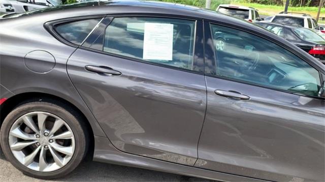 2015 Chrysler 200 S, available for sale in Stratford, Connecticut | Wiz Leasing Inc. Stratford, Connecticut 2015 Chrysler 200 S, available for sale in Stratford, Connecticut | Wiz Leasing Inc. Stratford, Connecticut
