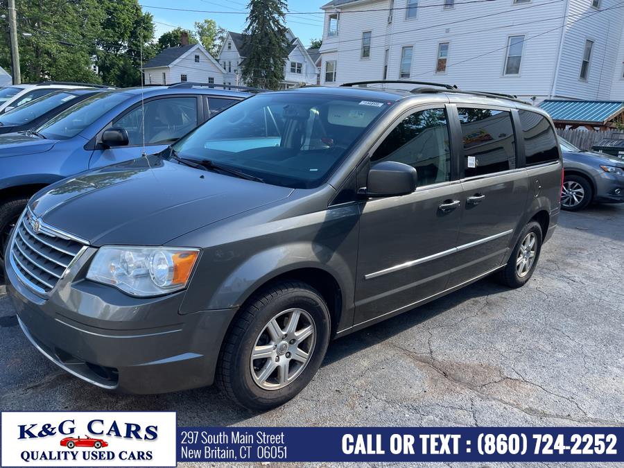 Used Chrysler Town & Country 4dr Wgn Touring Plus 2010 | K and G Cars . New Britain, Connecticut