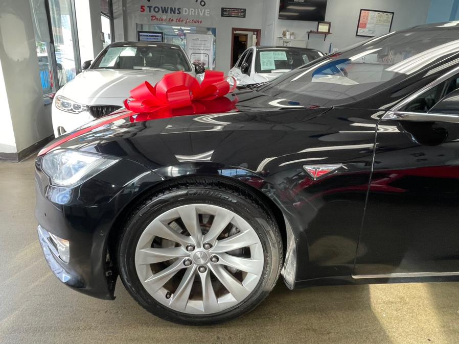 2016 Tesla Model S 4dr Sdn RWD 70 kWh Battery, available for sale in Inwood, New York | 5 Towns Drive. Inwood, New York 2016 Tesla Model S 4dr Sdn RWD 70 kWh Battery, available for sale in Inwood, New York | 5 Towns Drive. Inwood, New York