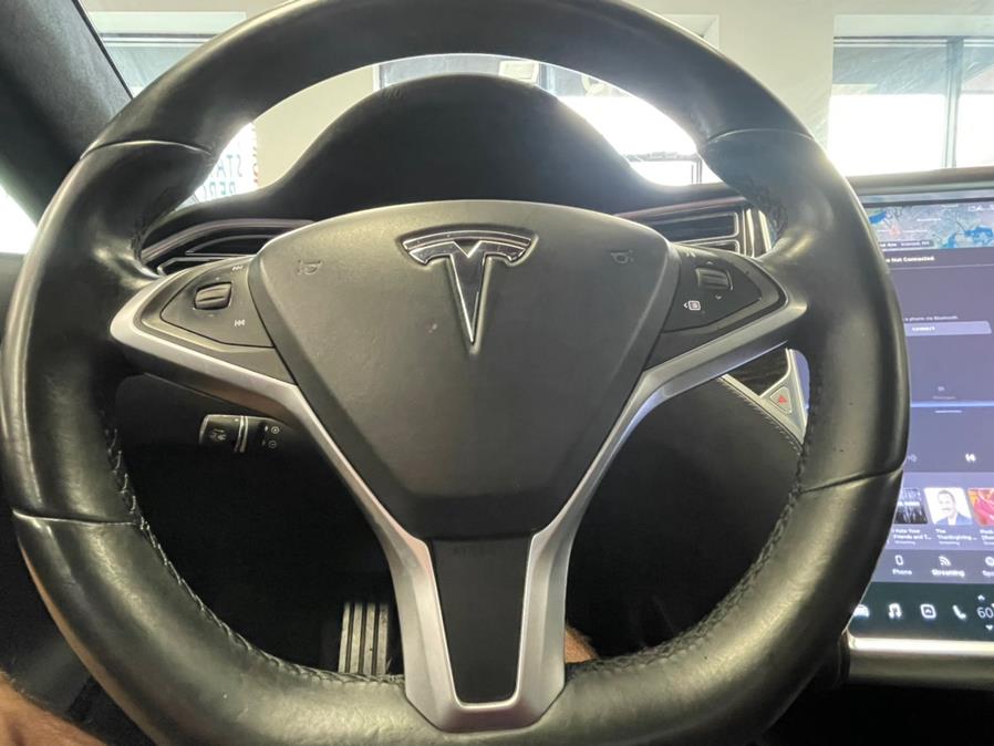 2016 Tesla Model S 4dr Sdn RWD 70 kWh Battery, available for sale in Inwood, New York | 5 Towns Drive. Inwood, New York 2016 Tesla Model S 4dr Sdn RWD 70 kWh Battery, available for sale in Inwood, New York | 5 Towns Drive. Inwood, New York