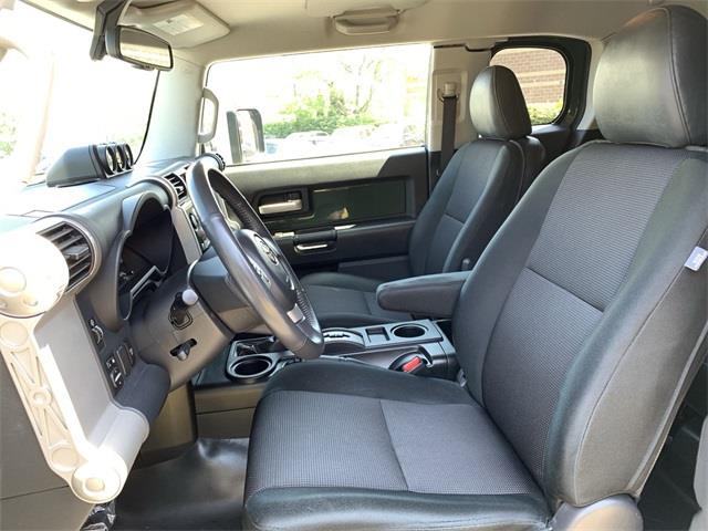 2010 Toyota Fj Cruiser Base, available for sale in Stratford, Connecticut | Wiz Leasing Inc. Stratford, Connecticut 2010 Toyota Fj Cruiser Base, available for sale in Stratford, Connecticut | Wiz Leasing Inc. Stratford, Connecticut