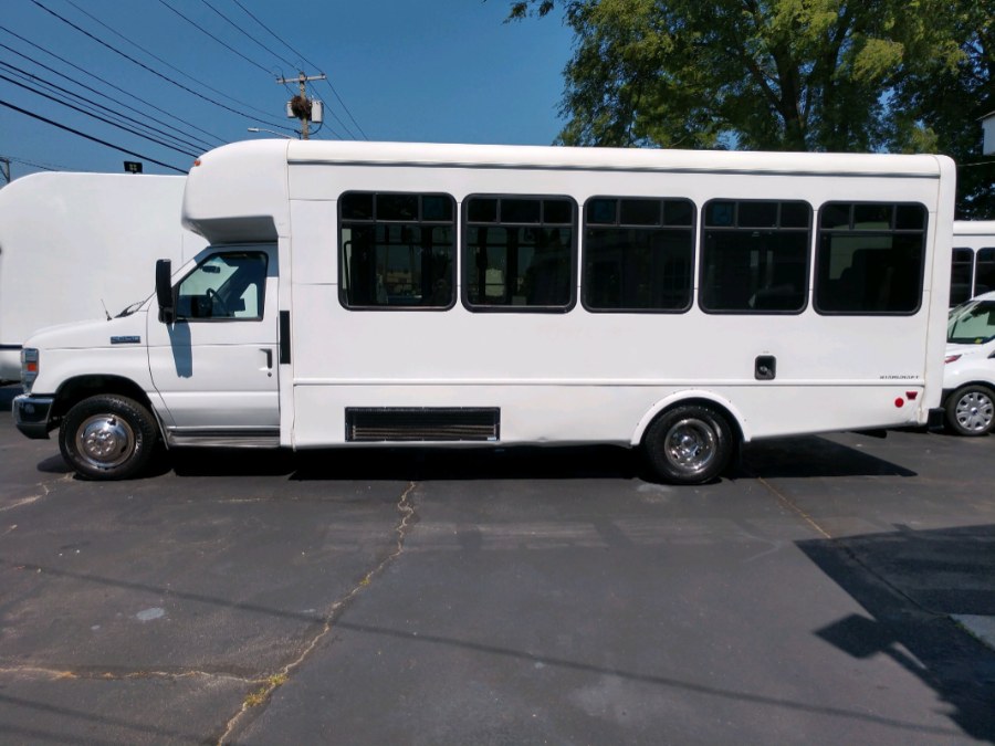 2016 Ford E450 E450 PASSENGER BUS Wheelchair Accessible Super Duty 158" DRW, available for sale in COPIAGUE, New York | Warwick Auto Sales Inc. COPIAGUE, New York