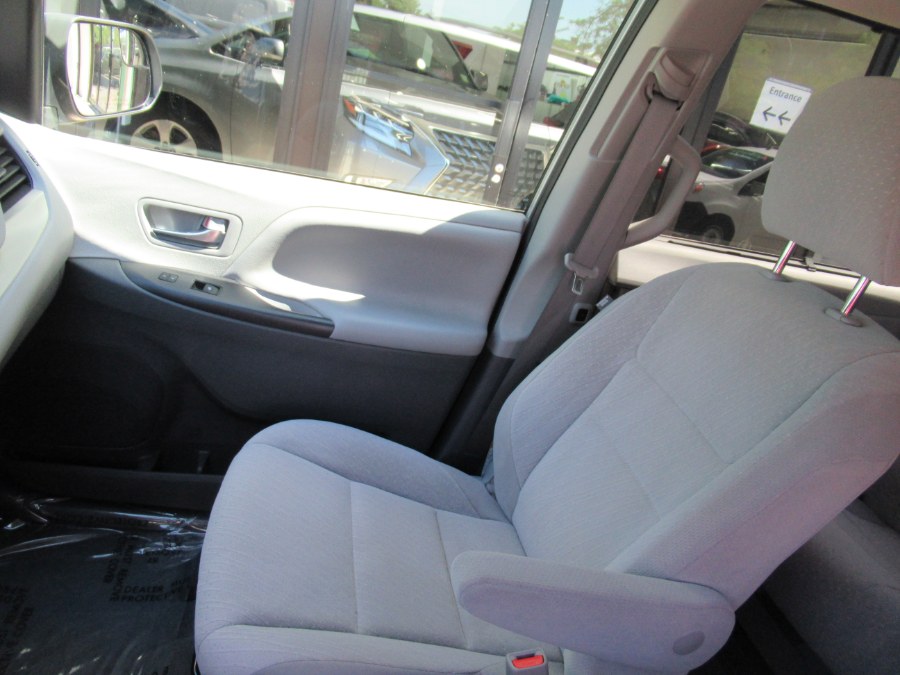 2020 Toyota Sienna LE FWD 8-Passenger (Natl), available for sale in Woodside, New York | Pepmore Auto Sales Inc.. Woodside, New York 2020 Toyota Sienna LE FWD 8-Passenger (Natl), available for sale in Woodside, New York | Pepmore Auto Sales Inc.. Woodside, New York