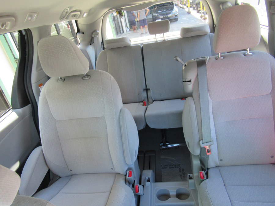 2020 Toyota Sienna LE FWD 8-Passenger (Natl), available for sale in Woodside, New York | Pepmore Auto Sales Inc.. Woodside, New York 2020 Toyota Sienna LE FWD 8-Passenger (Natl), available for sale in Woodside, New York | Pepmore Auto Sales Inc.. Woodside, New York