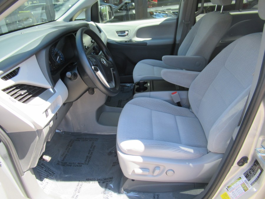 2020 Toyota Sienna LE FWD 8-Passenger (Natl), available for sale in Woodside, New York | Pepmore Auto Sales Inc.. Woodside, New York 2020 Toyota Sienna LE FWD 8-Passenger (Natl), available for sale in Woodside, New York | Pepmore Auto Sales Inc.. Woodside, New York