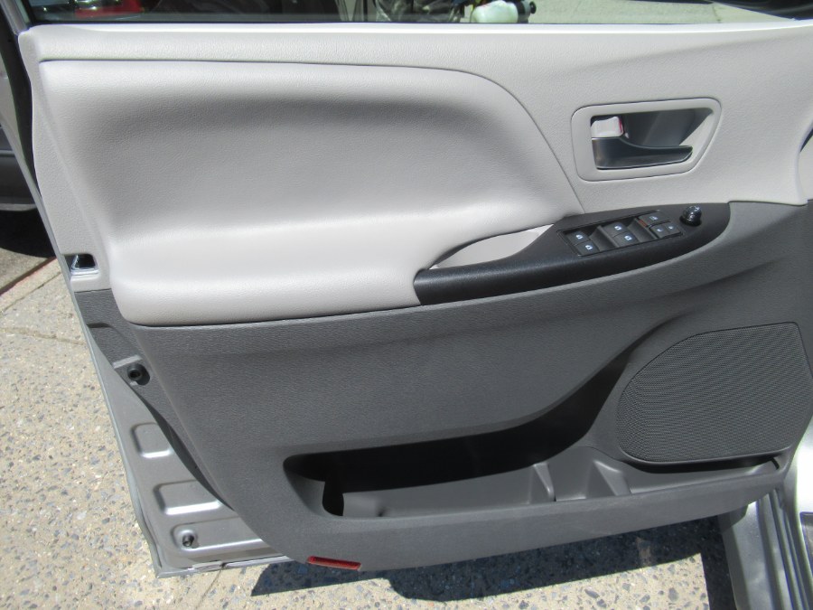 2020 Toyota Sienna LE FWD 8-Passenger (Natl), available for sale in Woodside, New York | Pepmore Auto Sales Inc.. Woodside, New York 2020 Toyota Sienna LE FWD 8-Passenger (Natl), available for sale in Woodside, New York | Pepmore Auto Sales Inc.. Woodside, New York