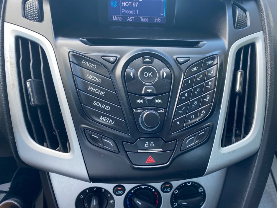 Used Ford Focus 4dr Sdn SE 2013 | Middle Village Motors . Middle Village, New York Used Ford Focus 4dr Sdn SE 2013 | Middle Village Motors . Middle Village, New York