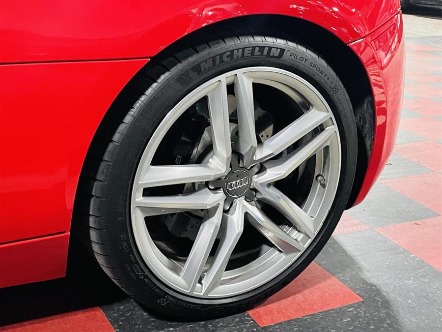 Used Audi R8 2dr Conv Auto quattro Spyder V8 2015 | Northshore Motors. Syosset , New York Used Audi R8 2dr Conv Auto quattro Spyder V8 2015 | Northshore Motors. Syosset , New York