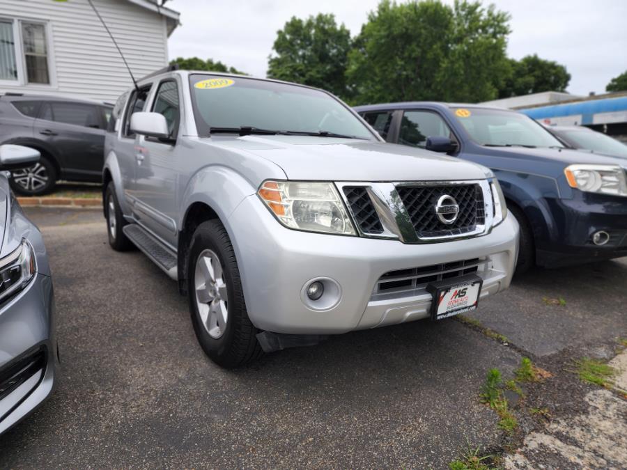 2009 Nissan Pathfinder 4WD 4dr V6 SE, available for sale in Milford, Connecticut | Adonai Auto Sales LLC. Milford, Connecticut