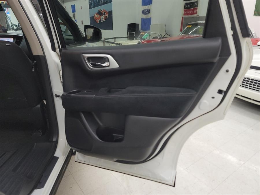 2015 Nissan Pathfinder 4WD 4dr SV, available for sale in West Haven, CT