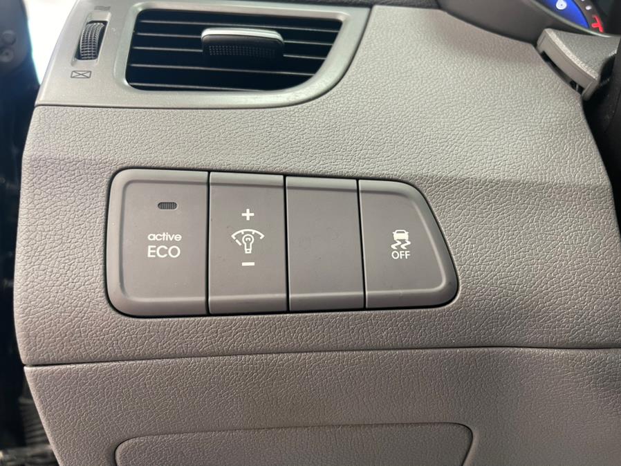 2015 Hyundai Elantra 4dr Sdn Auto SE (Ulsan Plant), available for sale in Massapequa Park, New York | Power Motors East. Massapequa Park, New York 2015 Hyundai Elantra 4dr Sdn Auto SE (Ulsan Plant), available for sale in Massapequa Park, New York | Power Motors East. Massapequa Park, New York