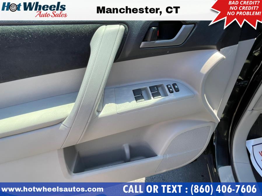 Used Toyota Highlander 4WD 4dr V6 SE (Natl) 2013 | Hot Wheels Auto Sales LLC. Manchester, Connecticut Used Toyota Highlander 4WD 4dr V6 SE (Natl) 2013 | Hot Wheels Auto Sales LLC. Manchester, Connecticut