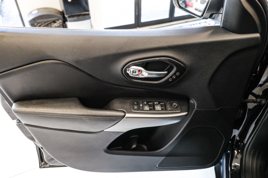2019 Jeep Cherokee Limited 4x4, available for sale in ELMONT, New York | 26 Motors Long Island. ELMONT, New York 2019 Jeep Cherokee Limited 4x4, available for sale in ELMONT, New York | 26 Motors Long Island. ELMONT, New York