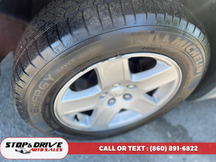 2005 Dodge Magnum 4dr Wgn SE RWD, available for sale in East Windsor, Connecticut | Stop & Drive Auto Sales. East Windsor, Connecticut 2005 Dodge Magnum 4dr Wgn SE RWD, available for sale in East Windsor, Connecticut | Stop & Drive Auto Sales. East Windsor, Connecticut