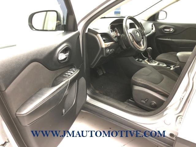 2015 Jeep Cherokee 4WD 4dr Latitude, available for sale in Naugatuck, Connecticut | J&M Automotive Sls&Svc LLC. Naugatuck, Connecticut 2015 Jeep Cherokee 4WD 4dr Latitude, available for sale in Naugatuck, Connecticut | J&M Automotive Sls&Svc LLC. Naugatuck, Connecticut