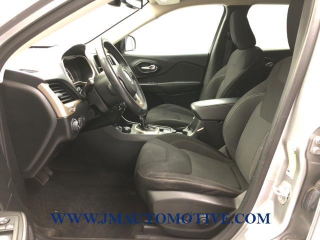 2015 Jeep Cherokee 4WD 4dr Latitude, available for sale in Naugatuck, Connecticut | J&M Automotive Sls&Svc LLC. Naugatuck, Connecticut 2015 Jeep Cherokee 4WD 4dr Latitude, available for sale in Naugatuck, Connecticut | J&M Automotive Sls&Svc LLC. Naugatuck, Connecticut