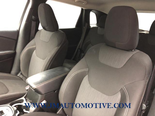 2015 Jeep Cherokee 4WD 4dr Latitude, available for sale in Naugatuck, Connecticut | J&M Automotive Sls&Svc LLC. Naugatuck, Connecticut 2015 Jeep Cherokee 4WD 4dr Latitude, available for sale in Naugatuck, Connecticut | J&M Automotive Sls&Svc LLC. Naugatuck, Connecticut