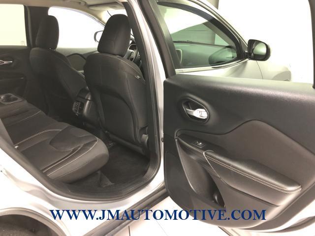 2015 Jeep Cherokee 4WD 4dr Latitude, available for sale in Naugatuck, Connecticut | J&M Automotive Sls&Svc LLC. Naugatuck, Connecticut 2015 Jeep Cherokee 4WD 4dr Latitude, available for sale in Naugatuck, Connecticut | J&M Automotive Sls&Svc LLC. Naugatuck, Connecticut