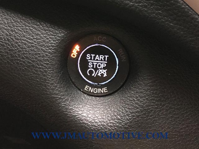 2015 Jeep Cherokee 4WD 4dr Latitude, available for sale in Naugatuck, Connecticut | J&M Automotive Sls&Svc LLC. Naugatuck, Connecticut 2015 Jeep Cherokee 4WD 4dr Latitude, available for sale in Naugatuck, Connecticut | J&M Automotive Sls&Svc LLC. Naugatuck, Connecticut