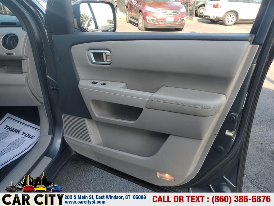2011 Honda Pilot 4WD 4dr EX-L, available for sale in East Windsor, Connecticut | Car City LLC. East Windsor, Connecticut 2011 Honda Pilot 4WD 4dr EX-L, available for sale in East Windsor, Connecticut | Car City LLC. East Windsor, Connecticut
