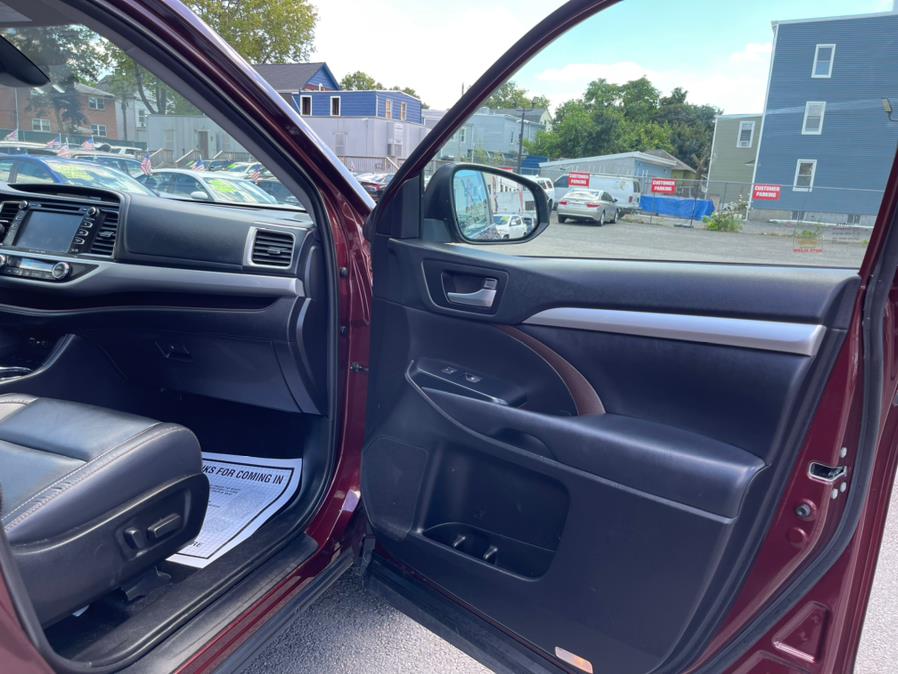 Used Toyota Highlander XLE V6 AWD (Natl) 2019 | Auto Haus of Irvington Corp. Irvington , New Jersey