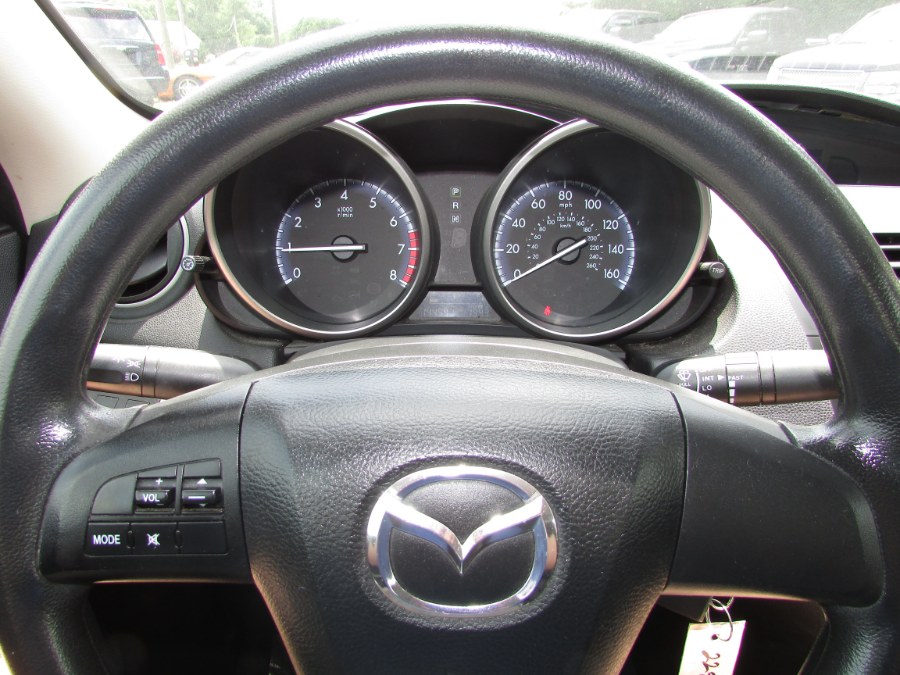 2013 Mazda Mazda3 4dr Sdn Auto i SV, available for sale in East Windsor, Connecticut | United Auto Sales of E Windsor, Inc. East Windsor, Connecticut 2013 Mazda Mazda3 4dr Sdn Auto i SV, available for sale in East Windsor, Connecticut | United Auto Sales of E Windsor, Inc. East Windsor, Connecticut