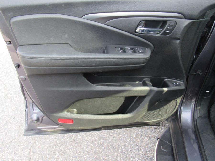 2021 Honda Pilot EX-L AWD, available for sale in Worcester, Massachusetts | Hilario's Auto Sales Inc.. Worcester, Massachusetts 2021 Honda Pilot EX-L AWD, available for sale in Worcester, Massachusetts | Hilario's Auto Sales Inc.. Worcester, Massachusetts