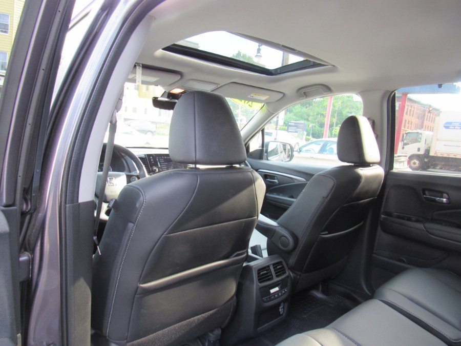 2021 Honda Pilot EX-L AWD, available for sale in Worcester, Massachusetts | Hilario's Auto Sales Inc.. Worcester, Massachusetts 2021 Honda Pilot EX-L AWD, available for sale in Worcester, Massachusetts | Hilario's Auto Sales Inc.. Worcester, Massachusetts