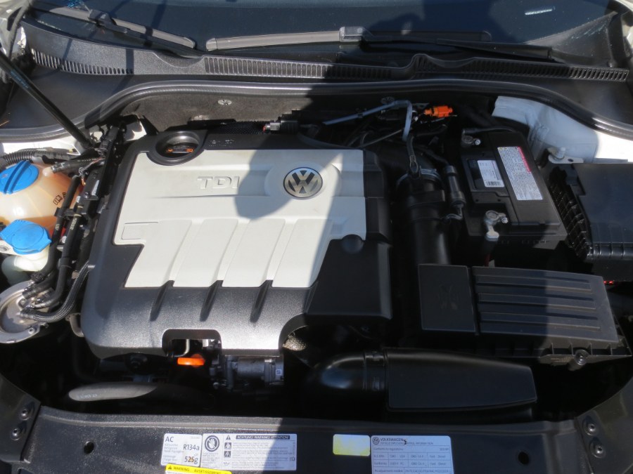 Used Volkswagen Golf 4dr HB DSG TDI w/Sunroof & Nav 2012 | Auto Max Of Santa Ana. Santa Ana, California Used Volkswagen Golf 4dr HB DSG TDI w/Sunroof & Nav 2012 | Auto Max Of Santa Ana. Santa Ana, California