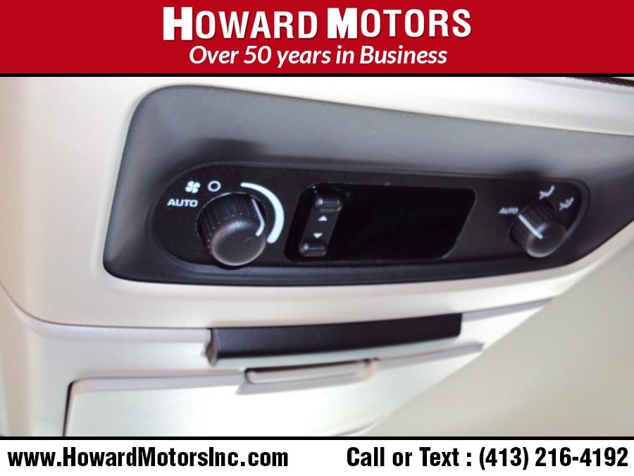 Used Chrysler Town & Country LWB 4dr Wgn Touring 2007 | Howard Motors. Springfield, Massachusetts Used Chrysler Town & Country LWB 4dr Wgn Touring 2007 | Howard Motors. Springfield, Massachusetts