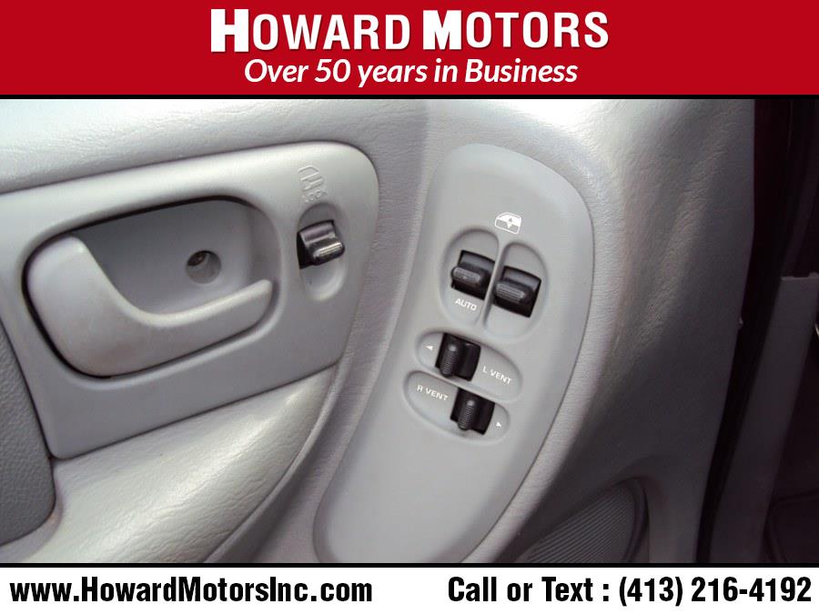 Used Chrysler Town & Country LWB 4dr Wgn Touring 2007 | Howard Motors. Springfield, Massachusetts Used Chrysler Town & Country LWB 4dr Wgn Touring 2007 | Howard Motors. Springfield, Massachusetts