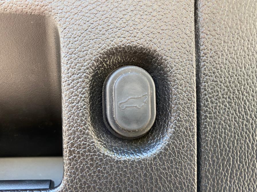 Used Cadillac Escalade ESV 4WD 4dr Standard 2016 | Lava Motors 2 Inc. Canton, Connecticut Used Cadillac Escalade ESV 4WD 4dr Standard 2016 | Lava Motors 2 Inc. Canton, Connecticut