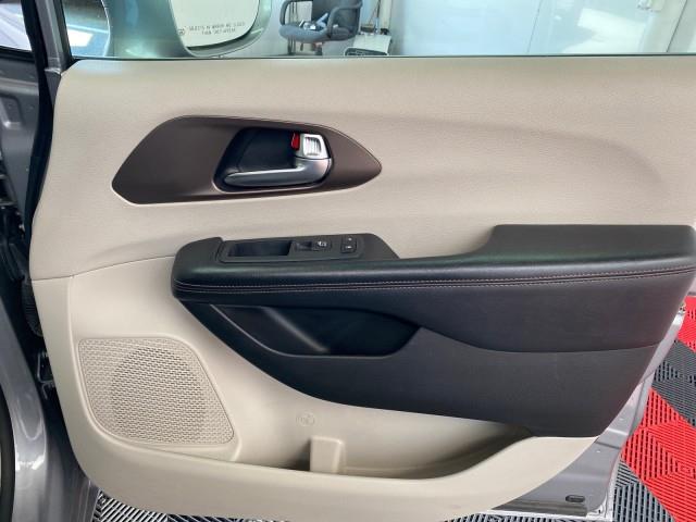 Used Chrysler Pacifica Touring L 2019 | Queens Auto Mall. Richmond Hill, New York Used Chrysler Pacifica Touring L 2019 | Queens Auto Mall. Richmond Hill, New York