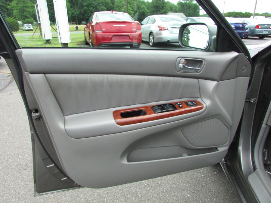 Used Toyota Camry 4dr Sdn XLE V6 Auto 2004 | United Auto Sales of E Windsor, Inc. East Windsor, Connecticut Used Toyota Camry 4dr Sdn XLE V6 Auto 2004 | United Auto Sales of E Windsor, Inc. East Windsor, Connecticut