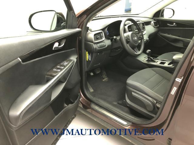Used Kia Sorento AWD 4dr 3.3L LX 2016 | J&M Automotive Sls&Svc LLC. Naugatuck, Connecticut Used Kia Sorento AWD 4dr 3.3L LX 2016 | J&M Automotive Sls&Svc LLC. Naugatuck, Connecticut