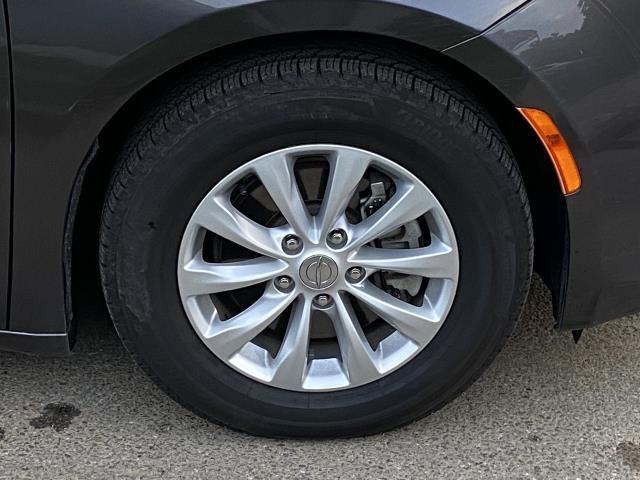Used Chrysler Pacifica Touring L 2019 | Eastchester Motor Cars. Bronx, New York Used Chrysler Pacifica Touring L 2019 | Eastchester Motor Cars. Bronx, New York