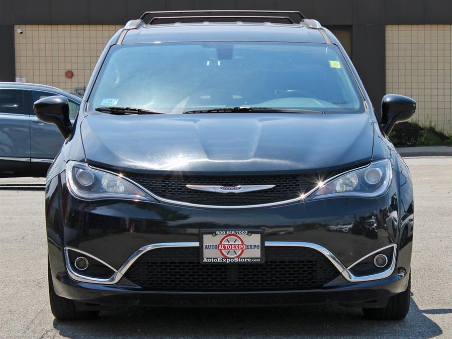 Used Chrysler Pacifica Touring L 2019 | Auto Expo. Great Neck, New York