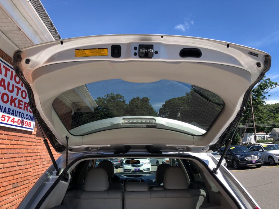 2014 Toyota Venza 4dr Wgn V6 AWD XLE, available for sale in Waterbury, Connecticut | National Auto Brokers, Inc.. Waterbury, Connecticut 2014 Toyota Venza 4dr Wgn V6 AWD XLE, available for sale in Waterbury, Connecticut | National Auto Brokers, Inc.. Waterbury, Connecticut