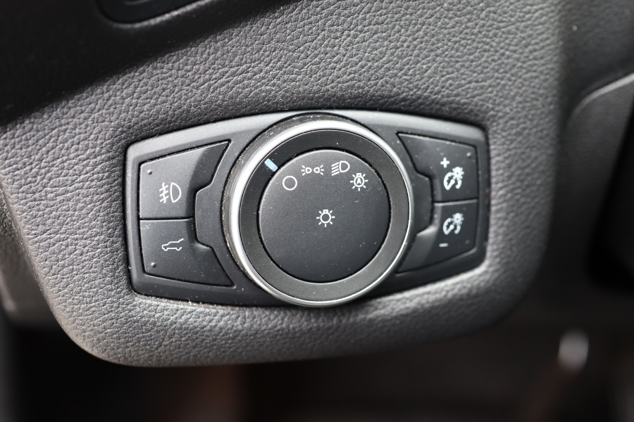 Used Ford Escape SE 4WD 2019 | Hillside Auto Mall Inc.. Jamaica, New York Used Ford Escape SE 4WD 2019 | Hillside Auto Mall Inc.. Jamaica, New York