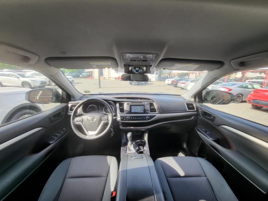 2019 Toyota Highlander LE V6 AWD (Natl), available for sale in Newark, New Jersey | Champion Auto Sales. Newark, New Jersey