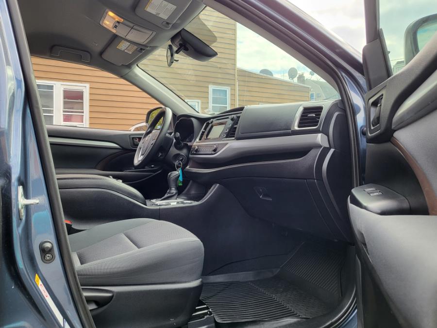 Used Toyota Highlander LE V6 AWD (Natl) 2019 | Champion Auto Sales. Newark, New Jersey