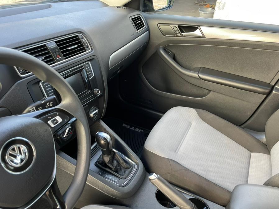 Used Volkswagen Jetta 1.4T S Auto 2017 | Green Light Auto. Corona, California Used Volkswagen Jetta 1.4T S Auto 2017 | Green Light Auto. Corona, California